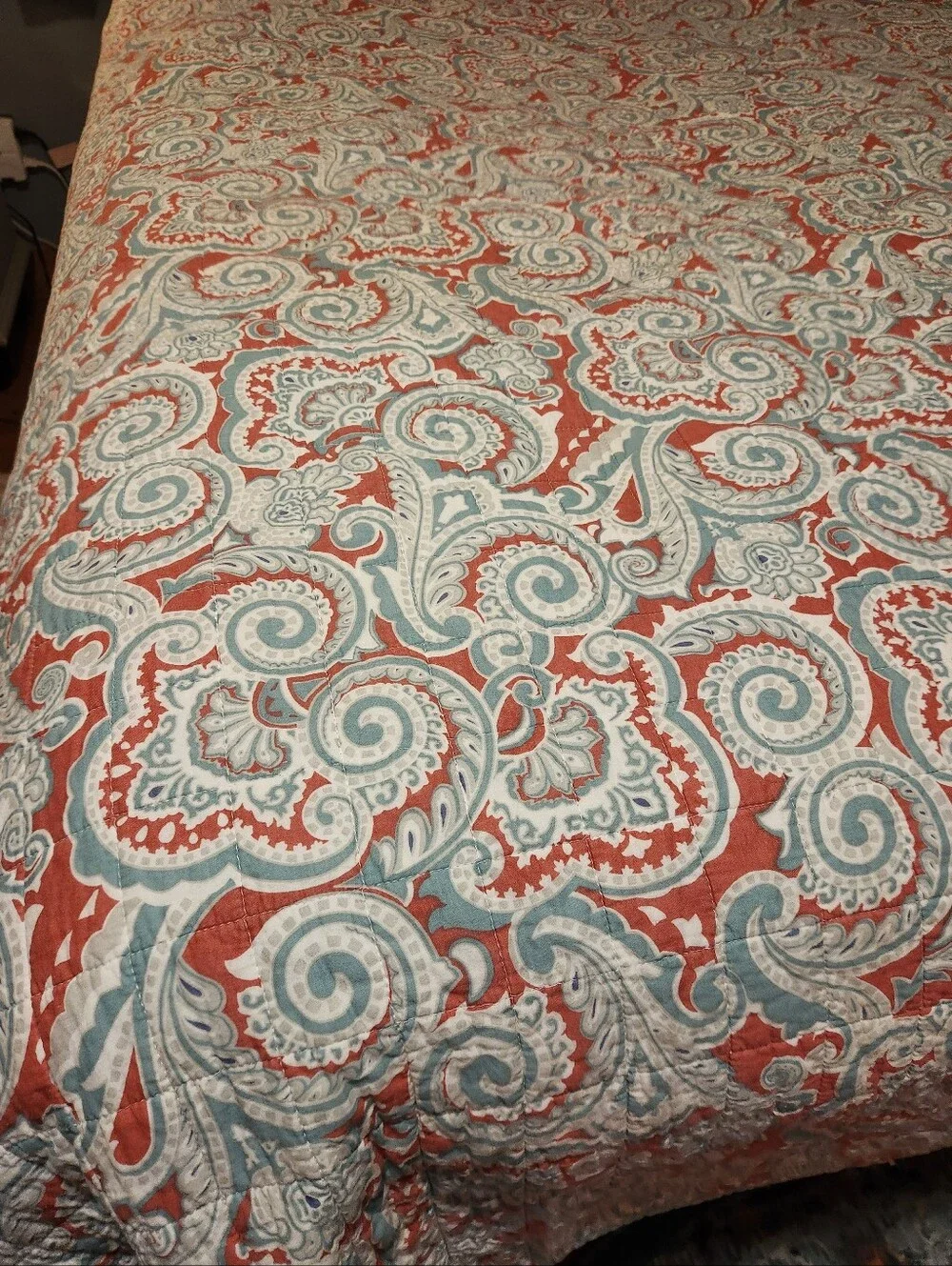 Beautiful Paisley Print Queen Size Quilt